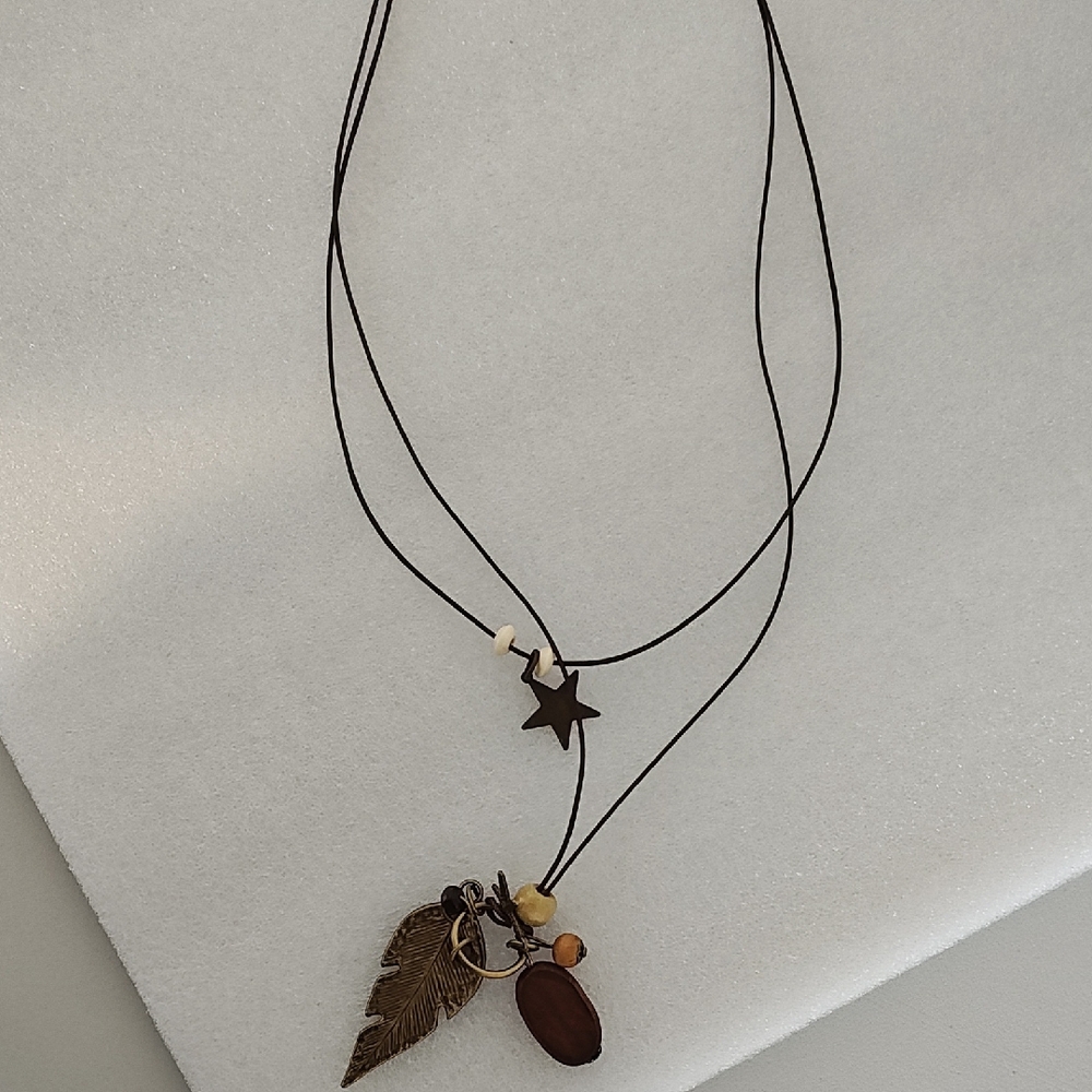 Elegant Black and Brown Feather 🪶 Pendant Necklace